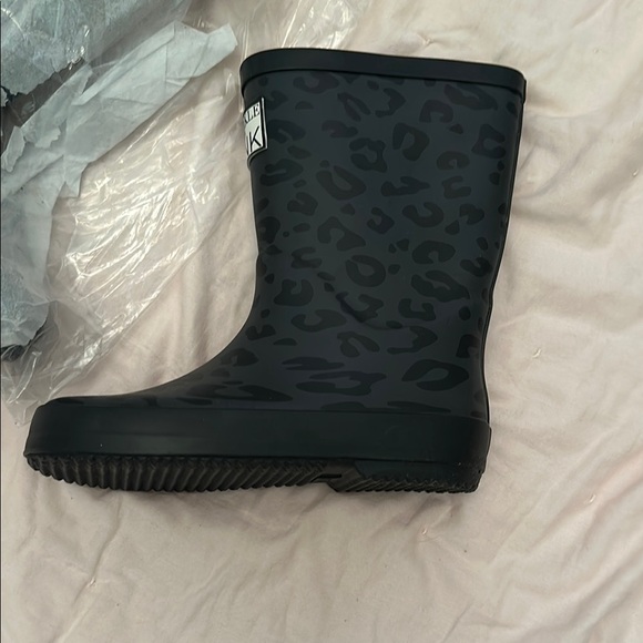 Sparkle in Pink Black Leopard Rain Boots - Picture 2 of 2